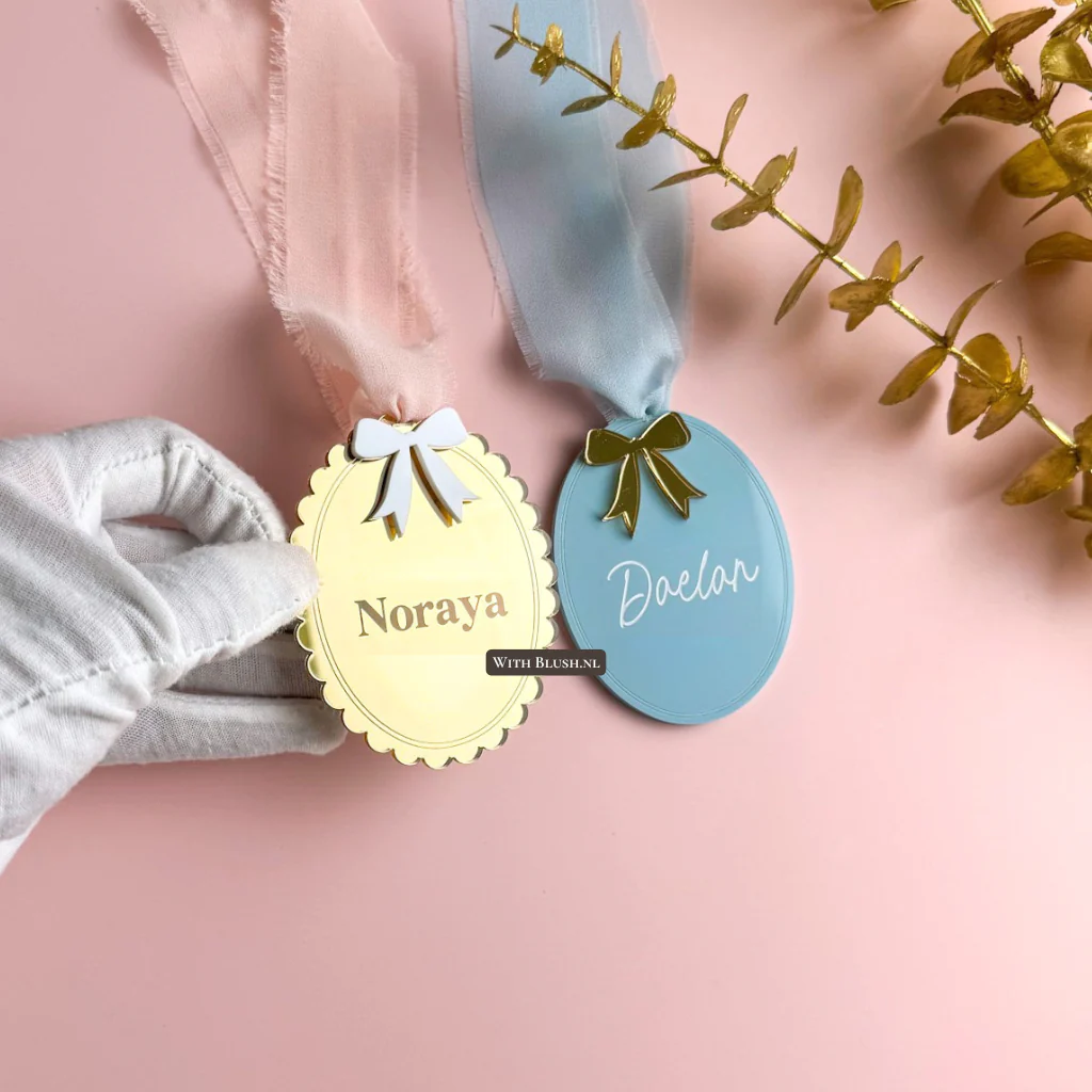 Kerstbal Vintage Ovaal met Strik – Met Naam